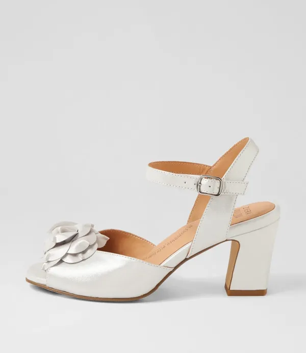 Women ZIERA Aggie W Silver Shimmers Leather Sandals