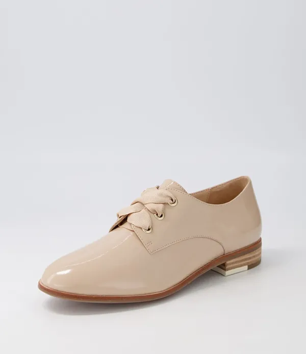 Women DJANGO & JULIETTE Bipka Latte Wrinkle Patent Lace Up Flats