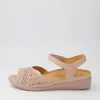 Women ZIERA Daewon W Blush Leather Sandals