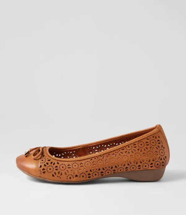 Women SUPERSOFT Eloiza New Tan Leather Ballet Flats