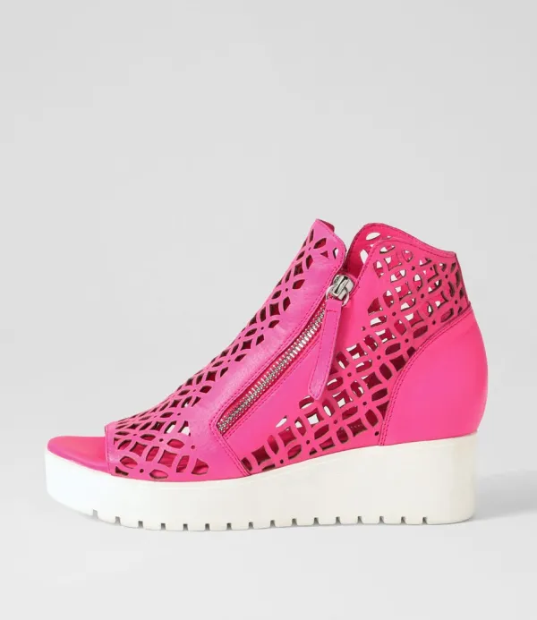 Women DJANGO & JULIETTE Olizzi Hot Pink White Leather Sandals